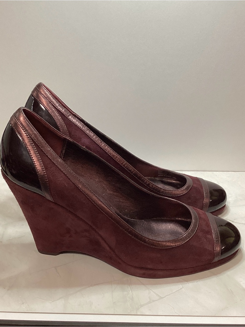 Coach Kerryann  Suede Pumps with Patent Cap Toe - Picture 4 of 10